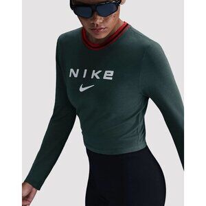 WOMENS NIKE SPORTSWEAR CHILL KNIT SLIM LONG-SLEEVE CROPPED GRAPHIC TEE, M